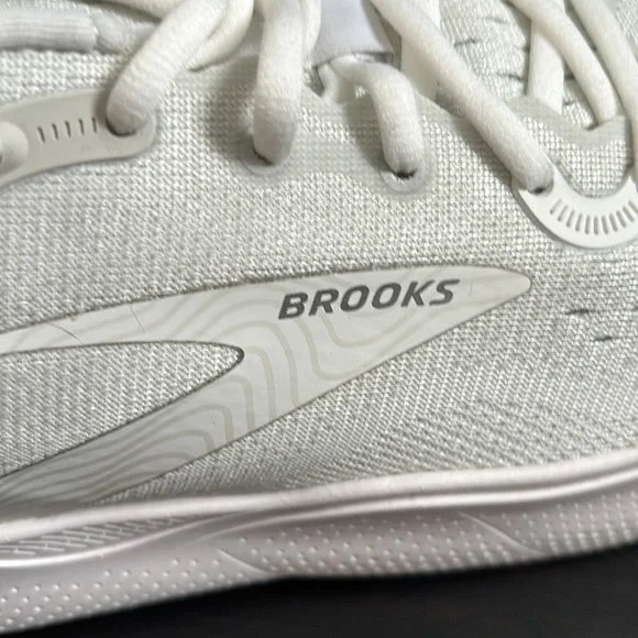 Brooks MEN’S GHOST MAX IN WHITE/OYSTER/METALLIC SILVER SZ 11.5 NEW IN BOX - Picture 9 of 11